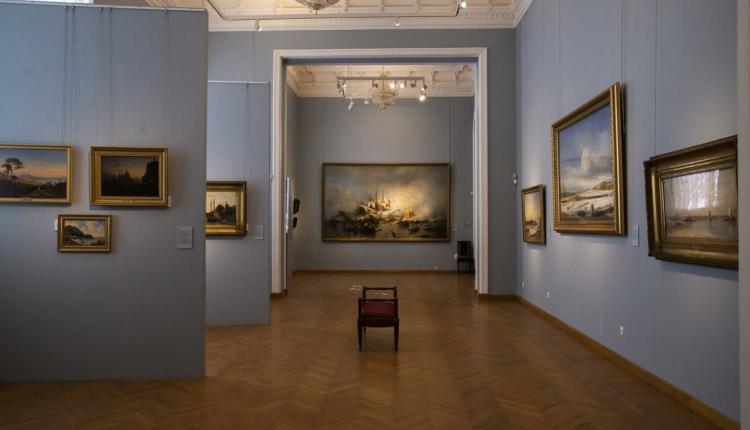 В честь юбилея Алексея Боголюбова в Радищевском музее представлено более 70 художественных шедевров 